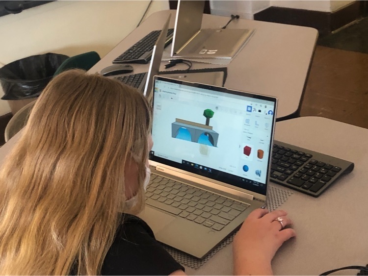 Student uses CAD