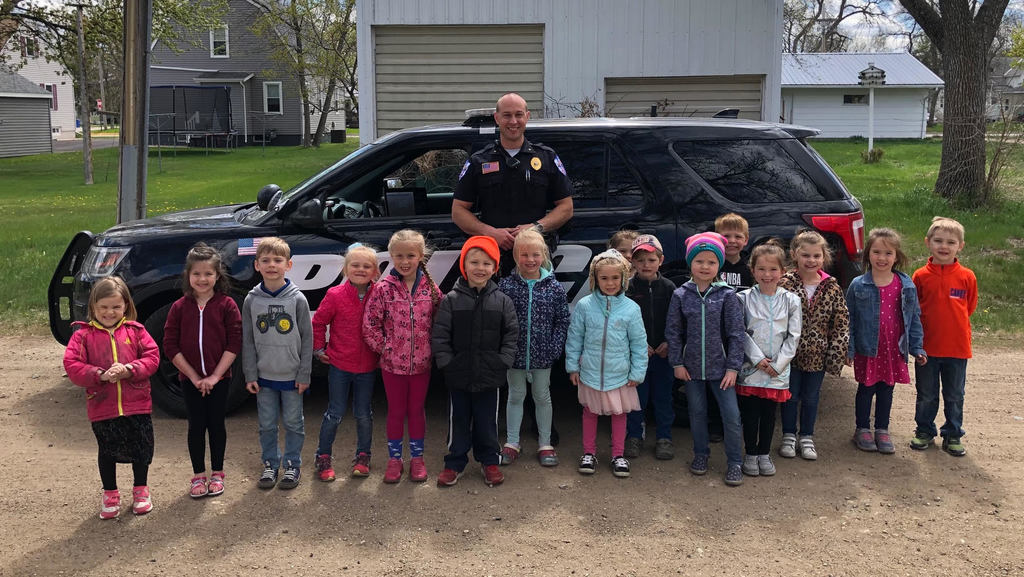 Preschool class with Chief Diekman