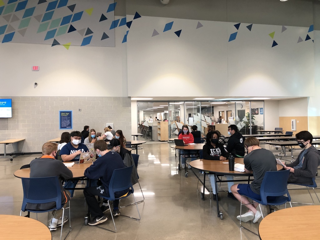 Digital Design and Culinary Arts students hold meeting