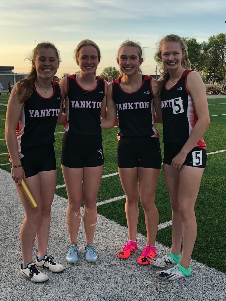 4 x 400 team