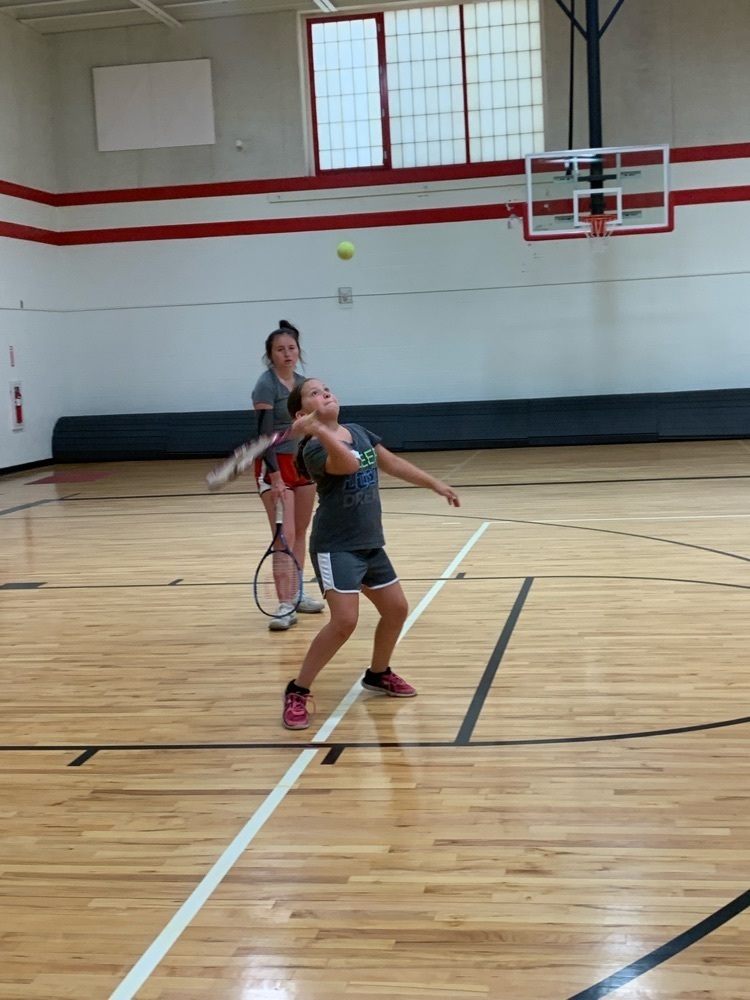 girl playing tennis 