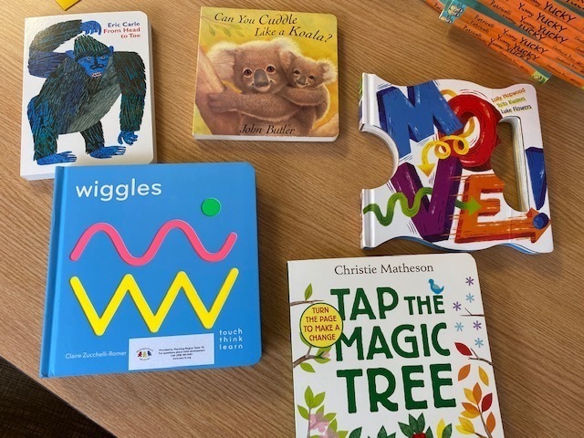 Wiggle those fingers and dance along!