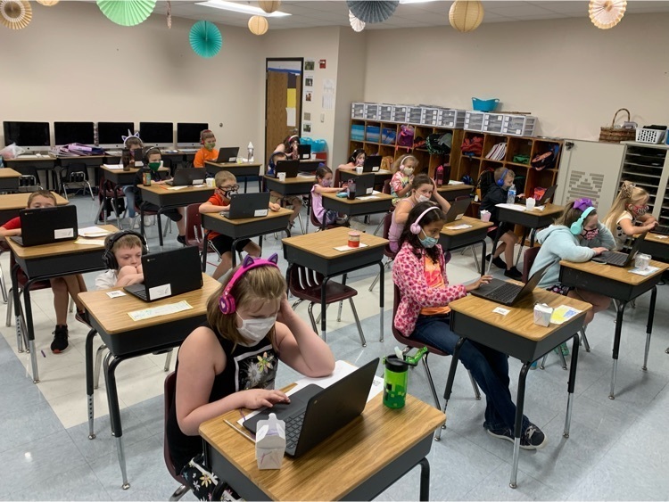2nd graders taking their iReady Diagnostic test