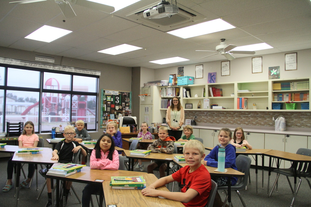 Mrs. Foos and her 3rd grade class.