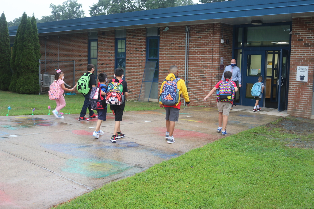 kids arriving to school jfk