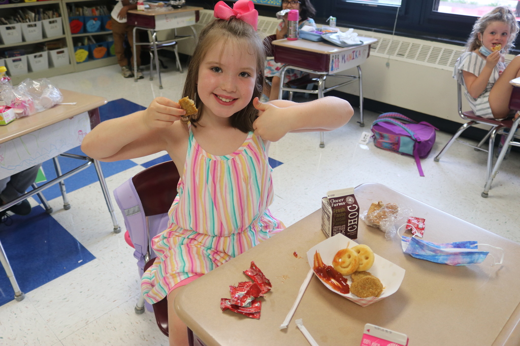 girl gives thumbs up for lunch