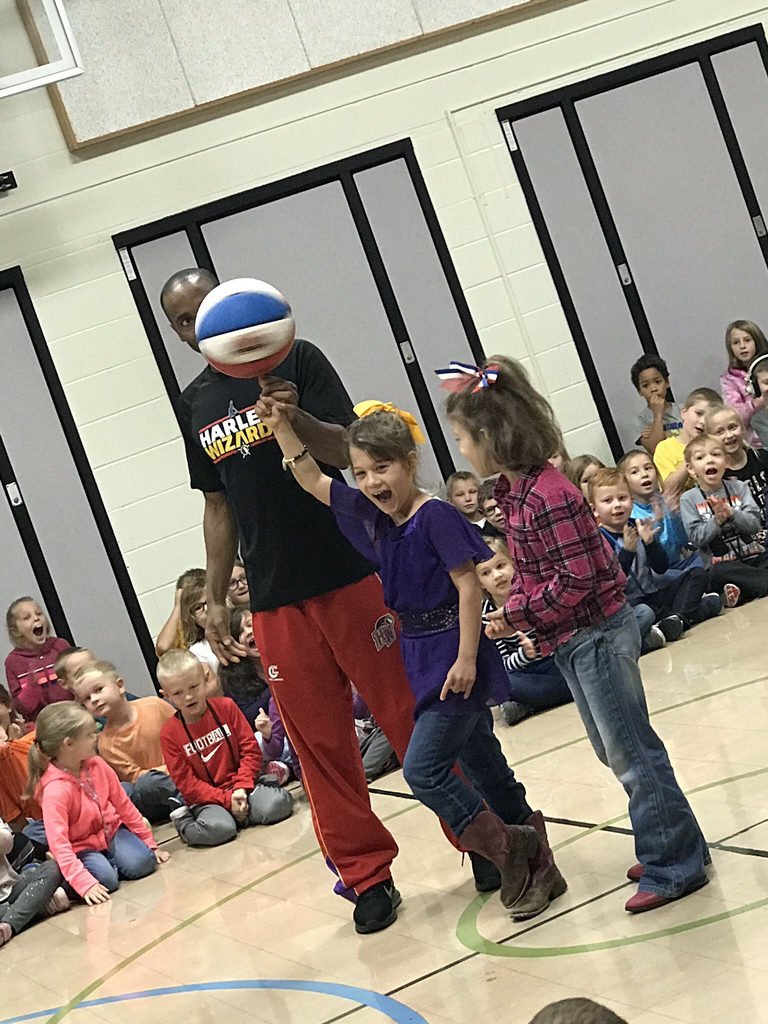 Harlem Wizards Basketball Player King Arthur message was a hit! Work hard! Listen! Pay attention! Follow directions! Love one another! Thanks for the special “Surprise & Delight”! It was fun. ❤️🏀📚#mphawks