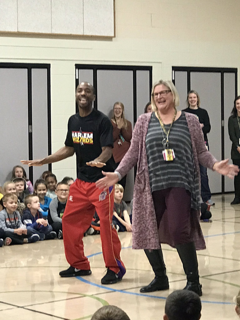 Harlem Wizards Basketball Player King Arthur message was a hit! Work hard! Listen! Pay attention! Follow directions! Love one another! Thanks for the special “Surprise & Delight”! It was fun. ❤️🏀📚#mphawks