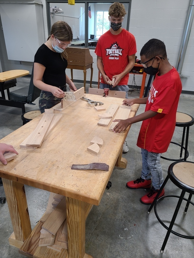 students building an item 