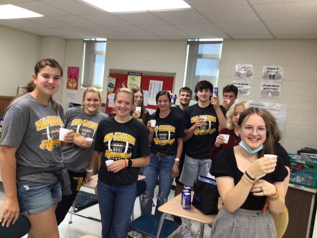 Spanish students trying Guanabana juice