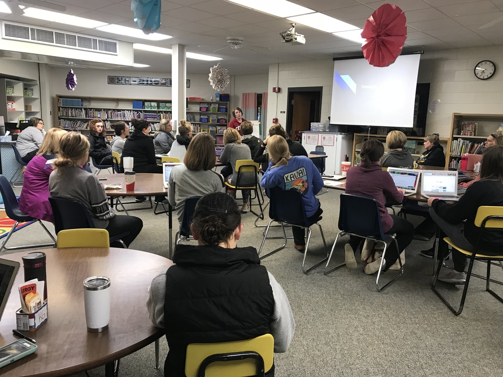 MP East Elementary Morning Staff Meeting teachers teaching teachers about WIN time reading resources and ways to incorporate @seesaw across the curriculum! ❤️📚💻#mphawks