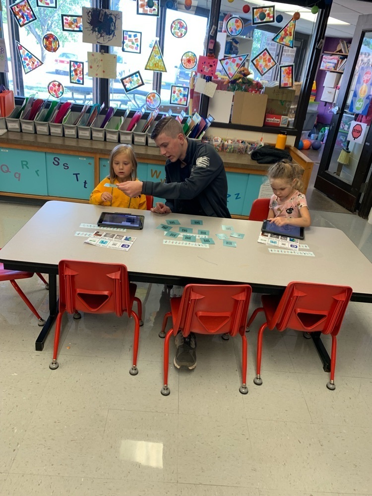 Child development student helping preschoolers