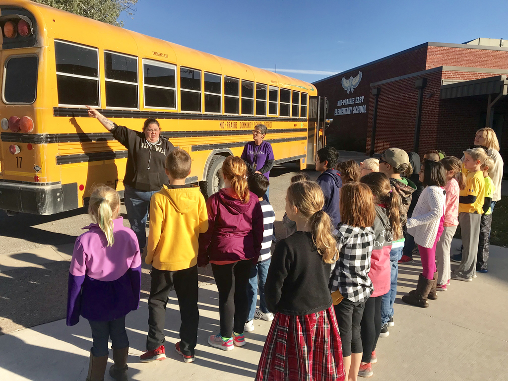 MP East Elementary Annual Bus Expectations and Evacuation Drill with classroom teachers, bus drivers and MP Transportation Director, Teresa Hartley working together to educate our students during National Bus Safety Week. 💛🚌🖤#mphawks