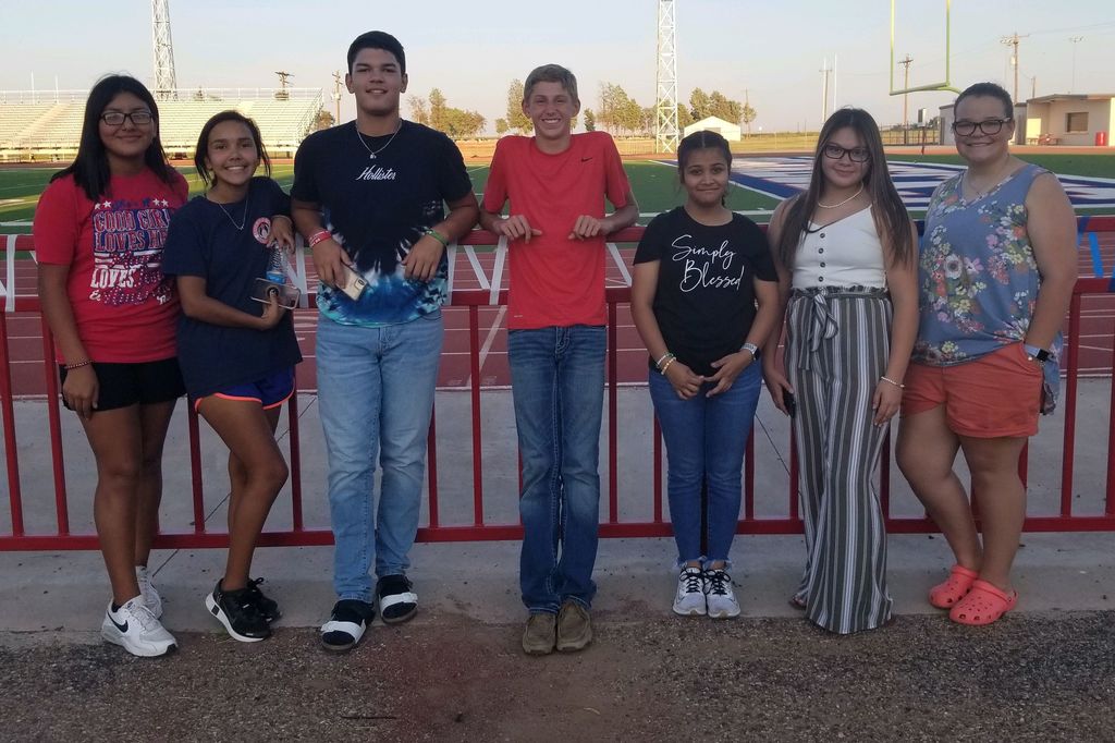 Student Council decorating for HOCO week