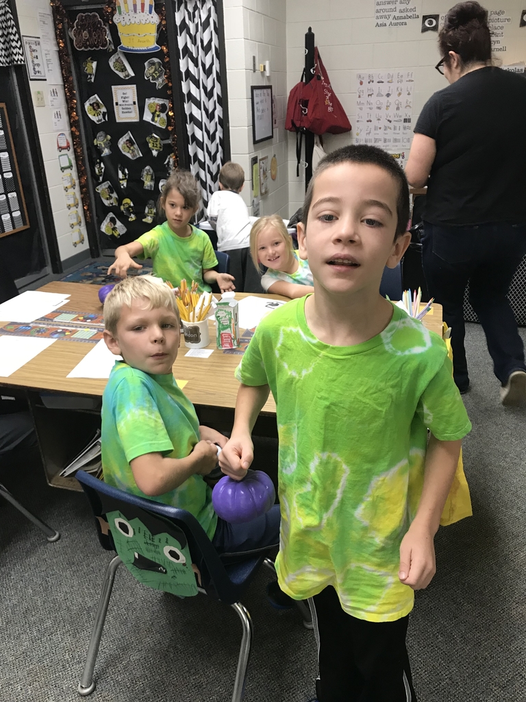 MP East Mrs. Bell’s 2nd Grade Star of the Week student brought his Mom to share the book, “The Great Katie Kate Explains Epilepsy” to educate all about his experiences with epilepsy. Each student was given a purple pumpkin to decorate their own Purple Pumpkin Project to help raise awareness. 💜 #epilepsymatters #mphawks
