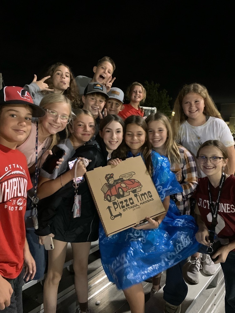 kids with a pizza
