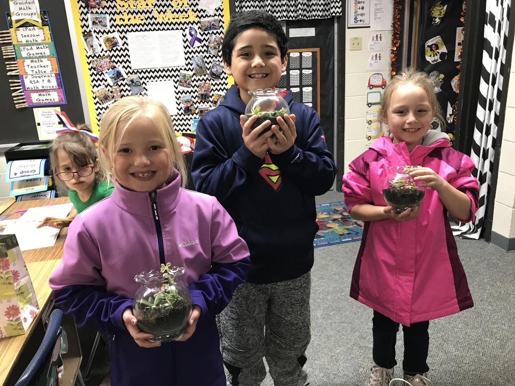 MP East 2nd Grade Garden KICk (Kids Interest Clubs) members led by Spanish Teacher, Mrs. Beachy made Miniature Terrariums in the Outdoor Classroom this week! ❤️🌱#mphawks