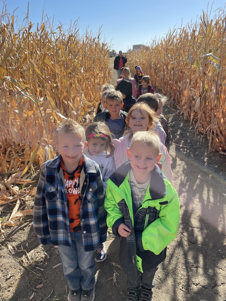 A class goint through the maze