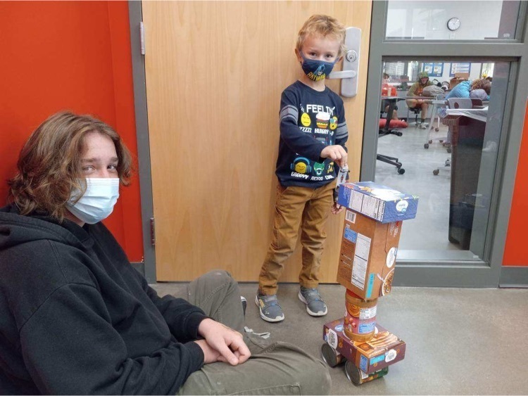 kids building 