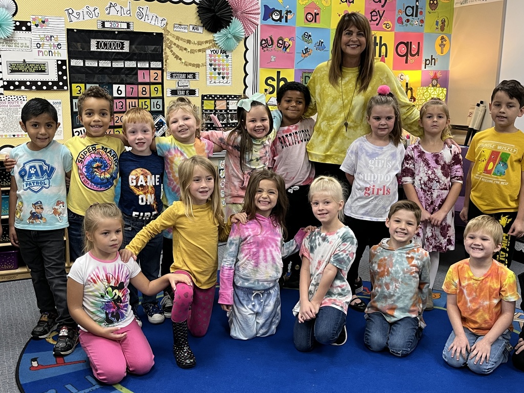 KINDERGARDEN CLASS IN TIE DYE & YELLOW