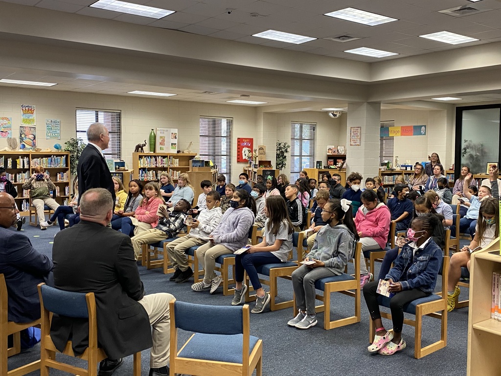 Richard Woods speaking to 4th grade students