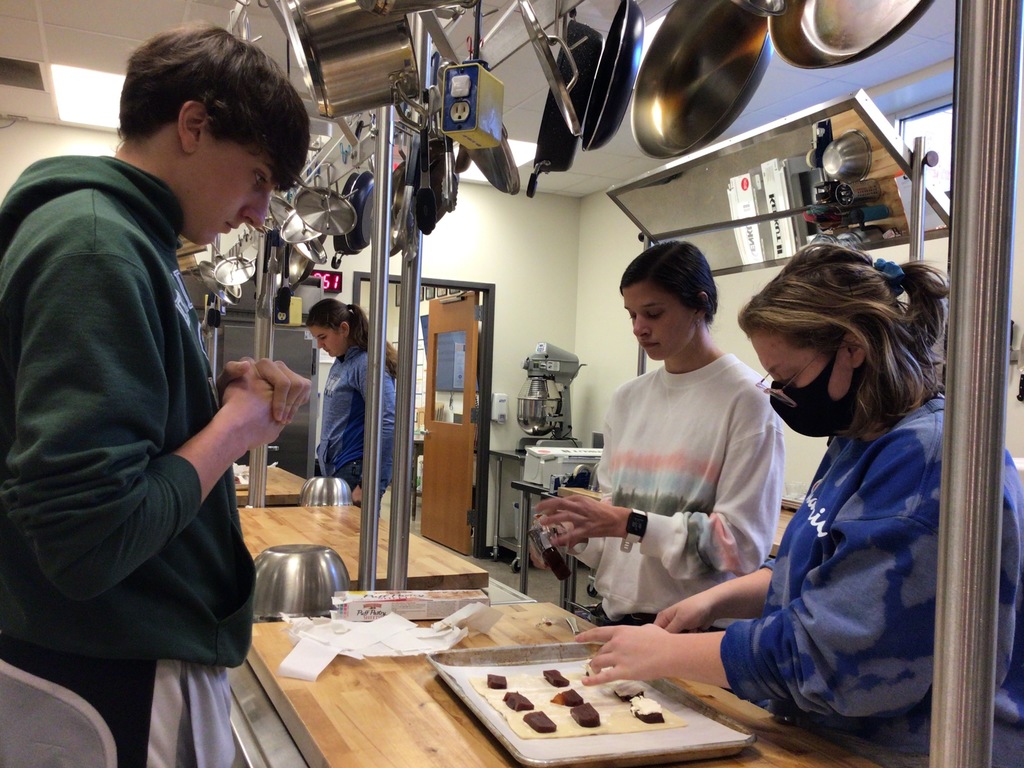 Students baking pastelitos
