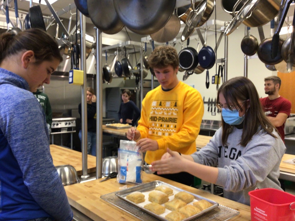 Students baking pastelitos