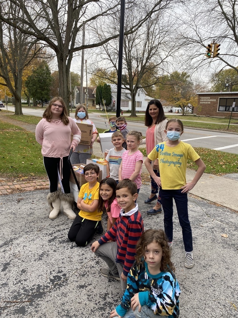 kids with donated food