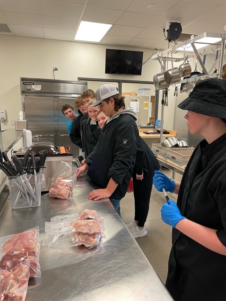 student vacuum sealing the chicken