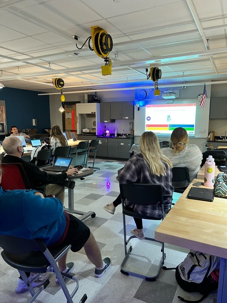 kids playing Kahoot!