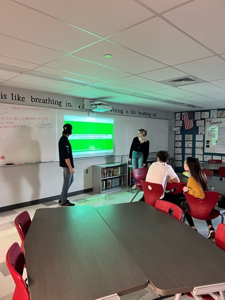 kids playing Kahoot! 