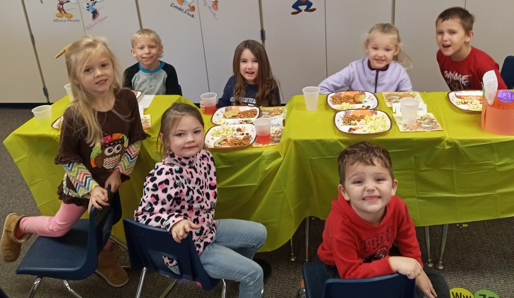 Kindergarten students eat a Thanksgiving lunch