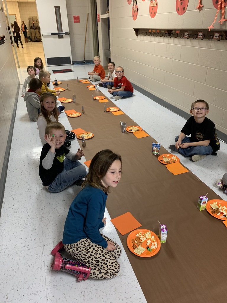 Kindergarten students had themselves a Very Charlie Brown Thanksgiving!   After watching the short movie, students celebrated Thanksgiving "Charlie Brown Style" with jellybeans, popcorn, pretzels, and crackers in place of buttered toast. Fun was had by all!  #CPSZEBRAPRIDE