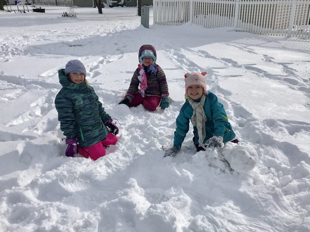 It’s recess time! But where are the students? Using their imagination and creativity working together to make a school fort and many other fun snow projects! ❤️☃️❄️#mphawks