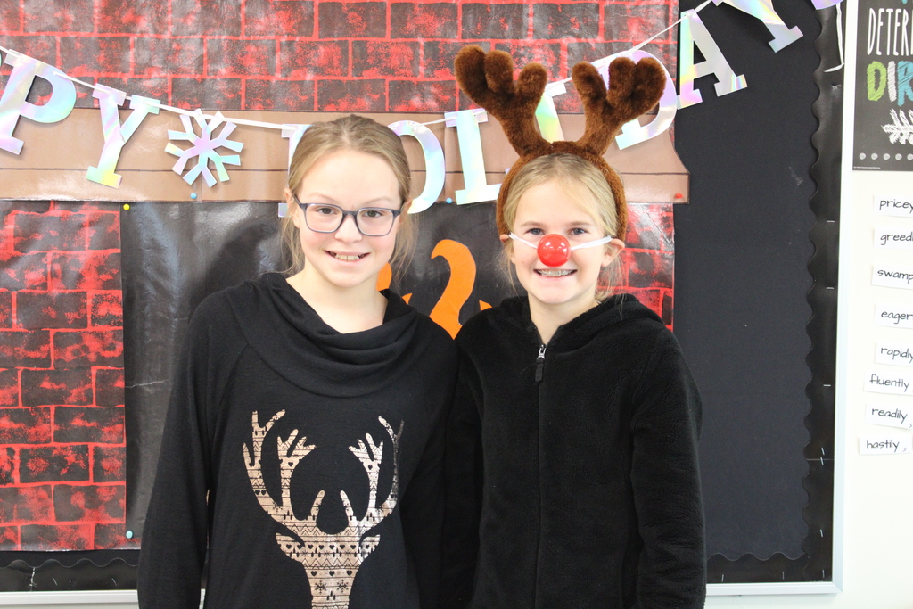 5th grade students dressed as reindeer