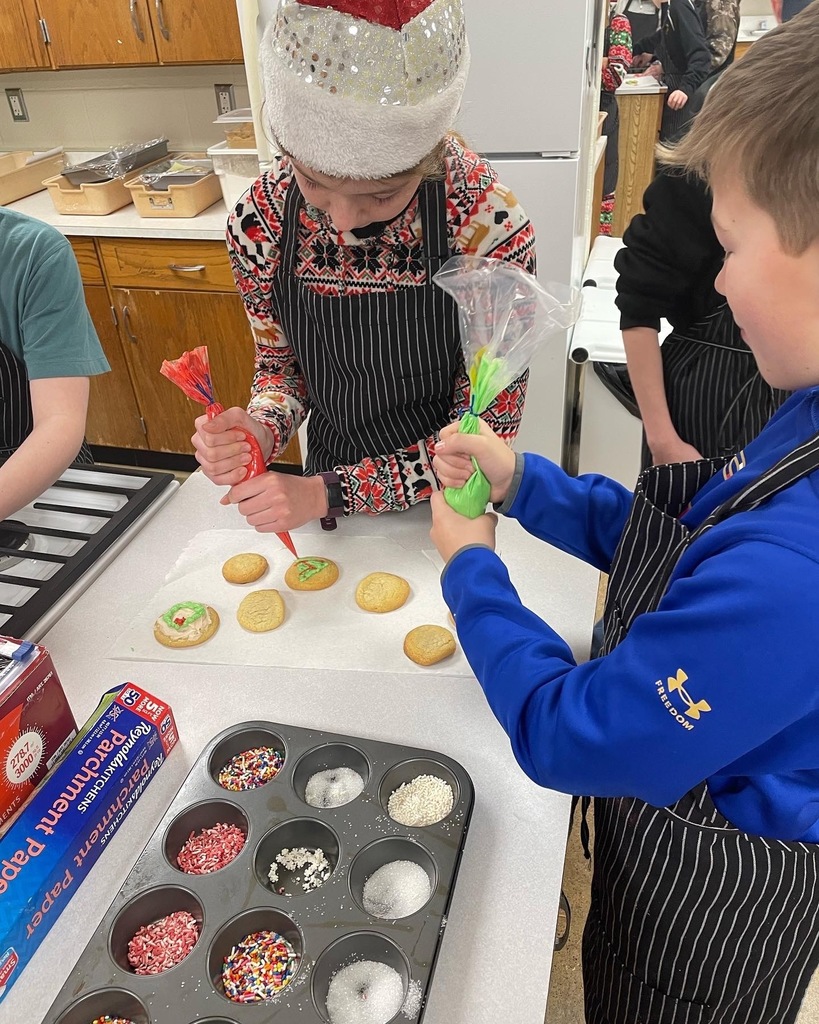 Students decorating Christmas cookies