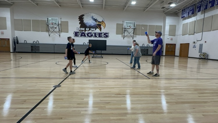 minute to win it - marshmallow toss
