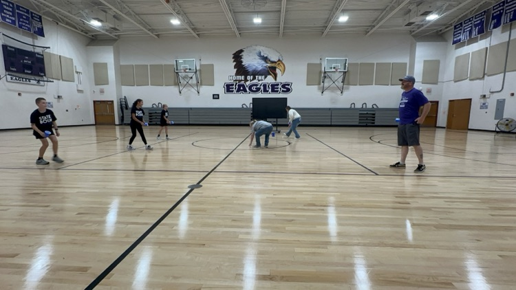 minute to win it - marshmallow toss