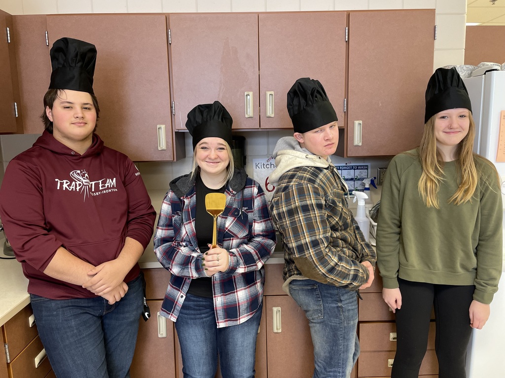 4 students with black hats and spatula