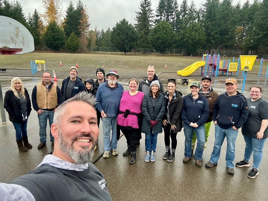 PUD team that came to help clean up the CCP playground