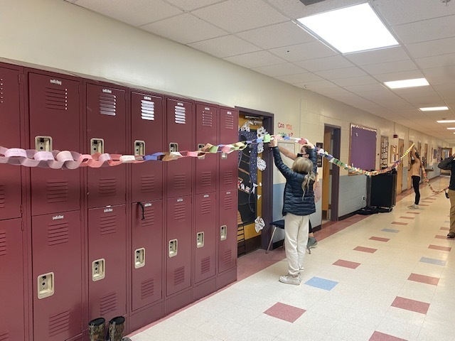 Students putting the kindness chain up in the hallway