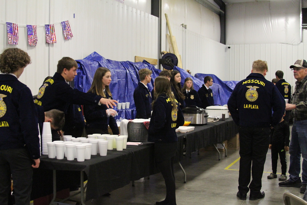 FFA Members are serving Lunch