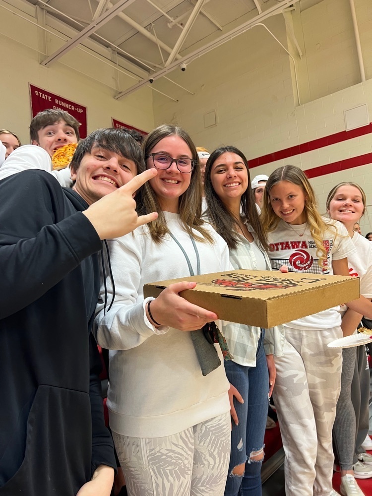 kids posing with pizza
