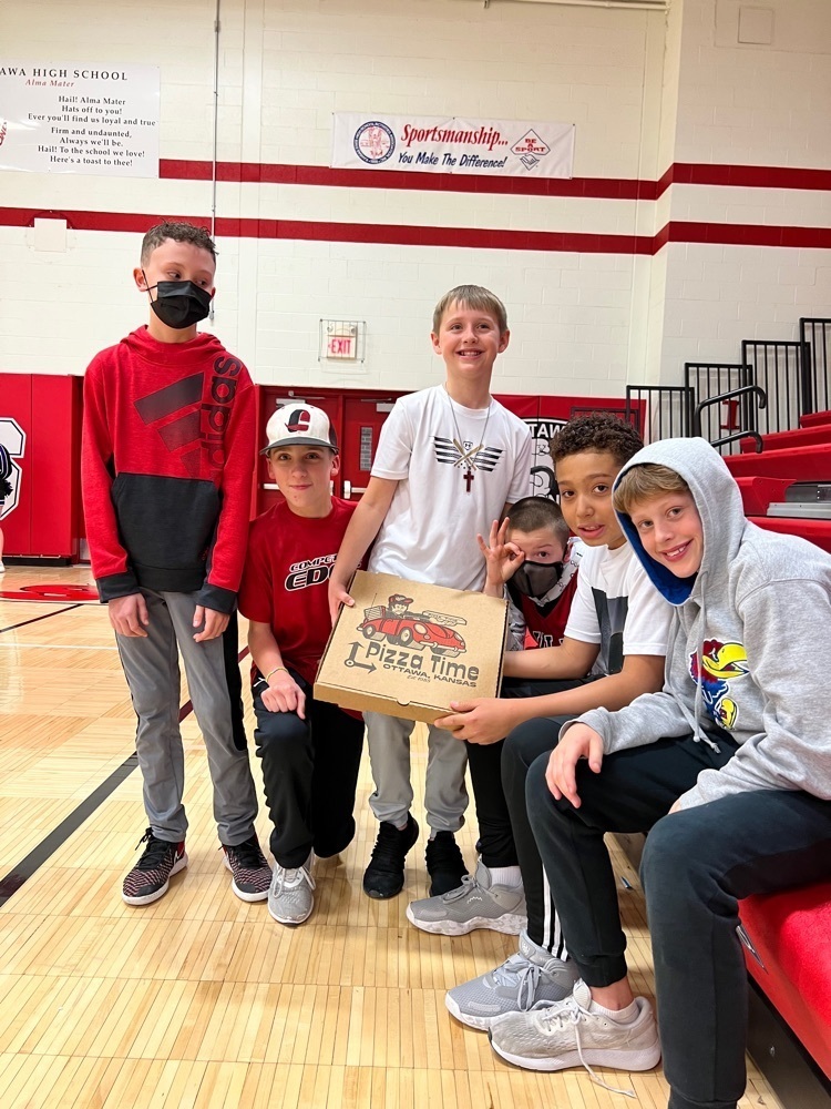 kids posing with pizza