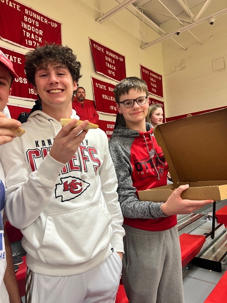 posing with pizza