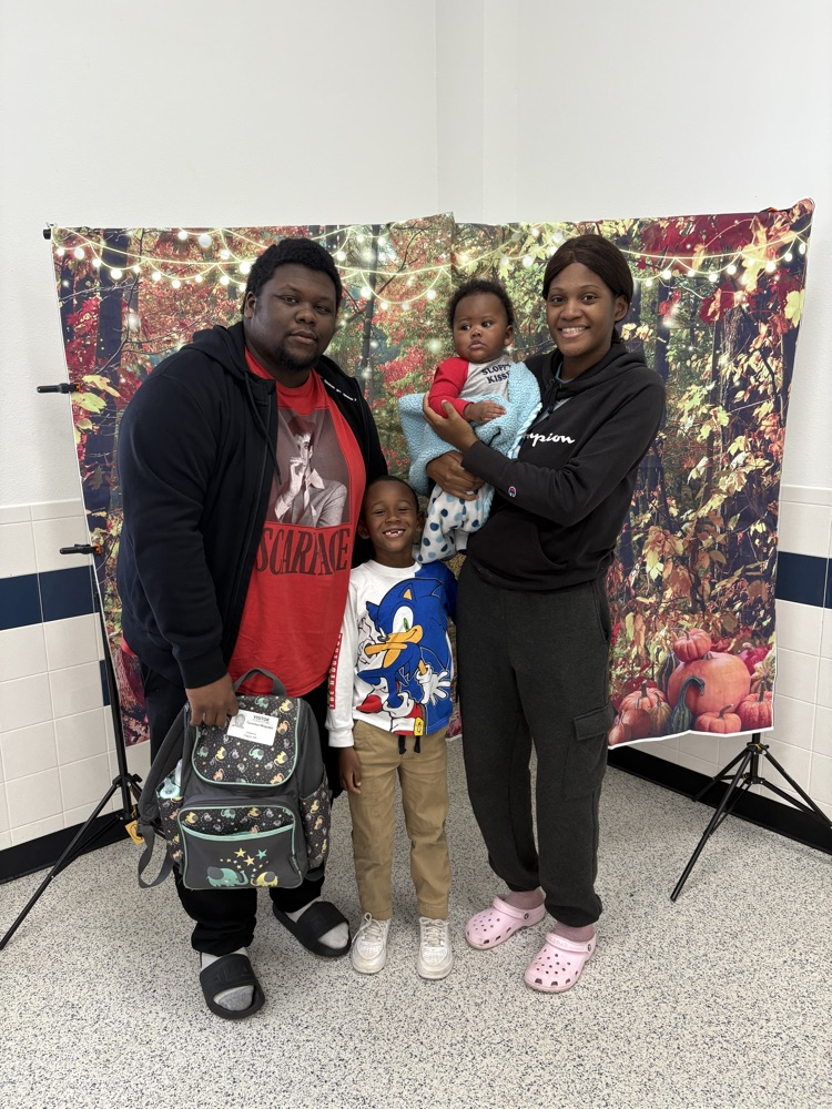 Our Cafeteria Ladies have once again outdid themselves. The meal was delicious and the company was great!Thank you for coming out and sharing our Schools Thanksgiving with us. We are so blessed to have you in our family❤️