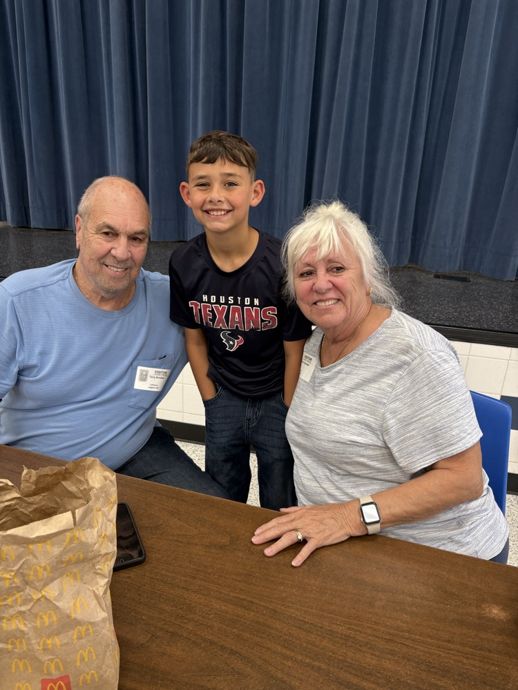 Our Cafeteria Ladies have once again outdid themselves. The meal was delicious and the company was great!Thank you for coming out and sharing our Schools Thanksgiving with us. We are so blessed to have you in our family❤️