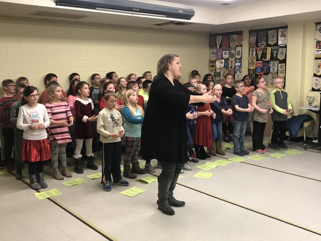 MP East Elementary 2nd Graders are getting in the holiday spirit singing Christmas carols at Kalona @rotary luncheon in downtown Kalona! ❤️🎄🎅🏻#mphawks