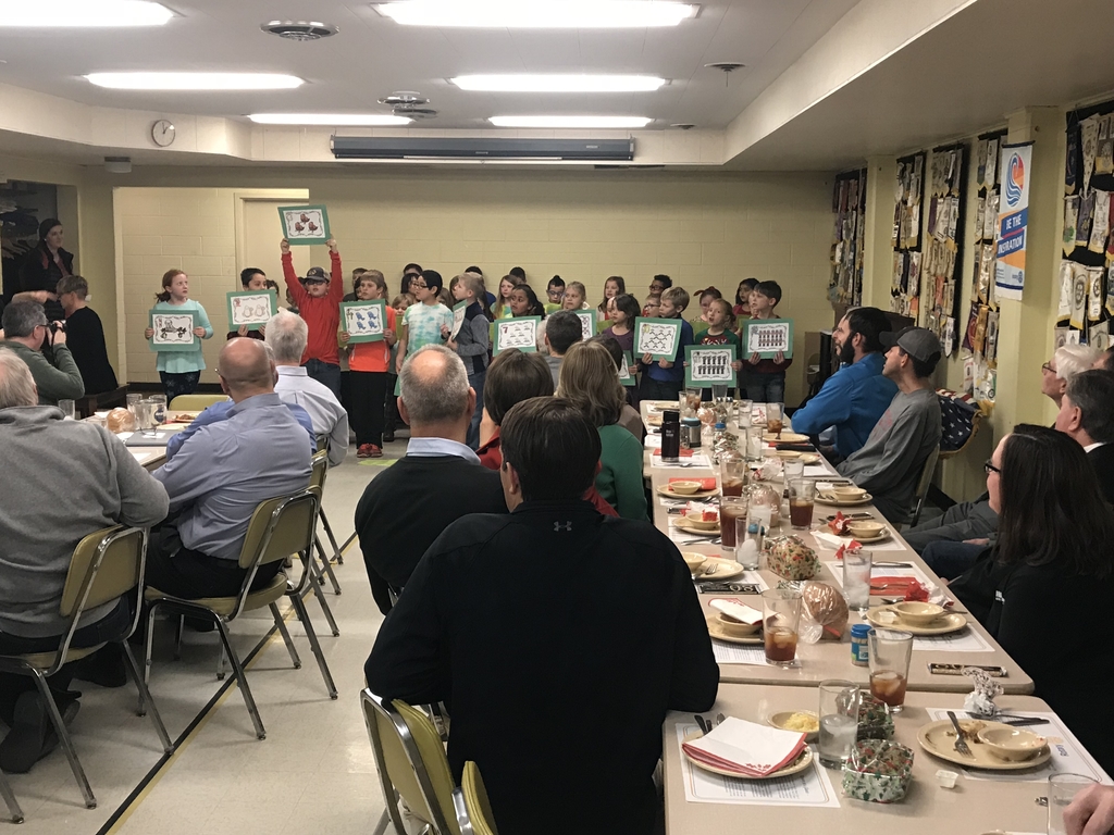 MP East Elementary 2nd Graders are getting in the holiday spirit singing Christmas carols at Kalona @rotary luncheon in downtown Kalona! ❤️🎄🎅🏻#mphawks