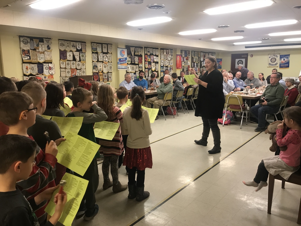 MP East Elementary 2nd Graders are getting in the holiday spirit singing Christmas carols at Kalona @rotary luncheon in downtown Kalona! ❤️🎄🎅🏻#mphawks